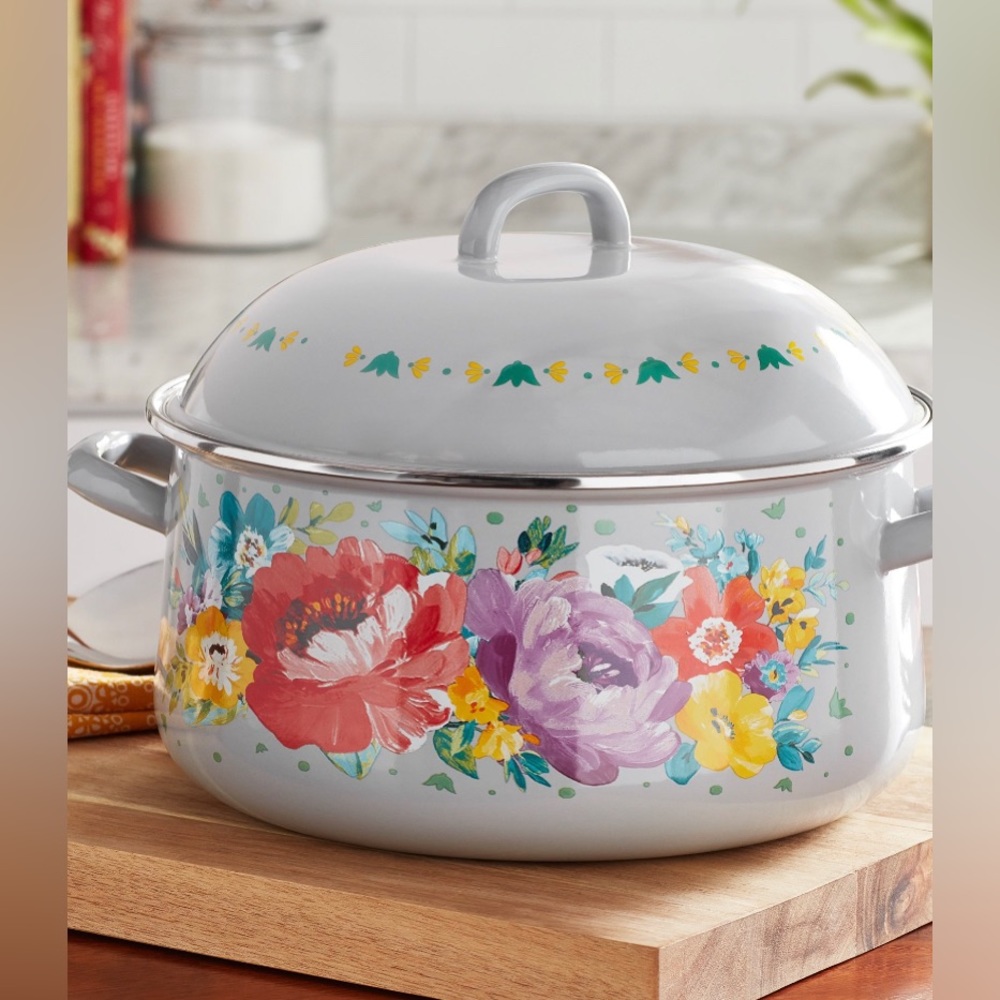 - Dutch oven with lid